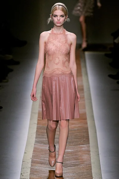 Look 15